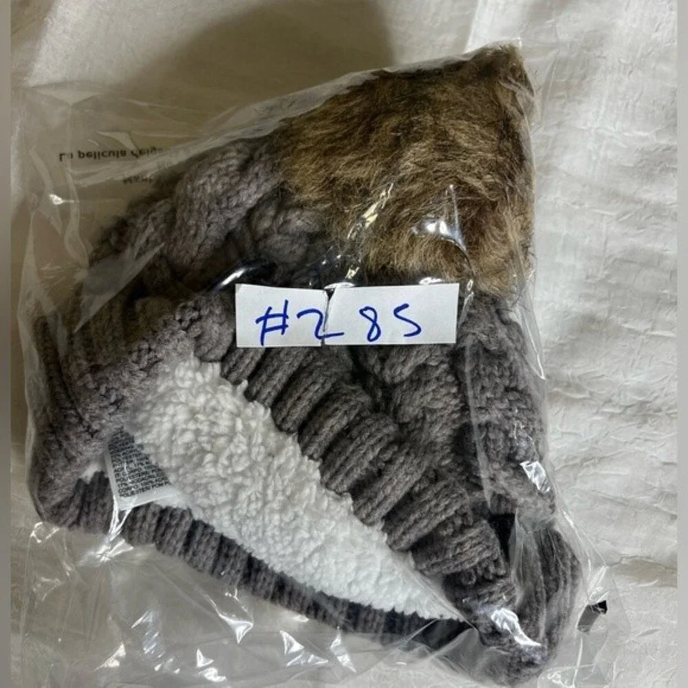 Timberland Women`s Cable Knit Cuff Pom Beanie  Fleece lined Color Gray